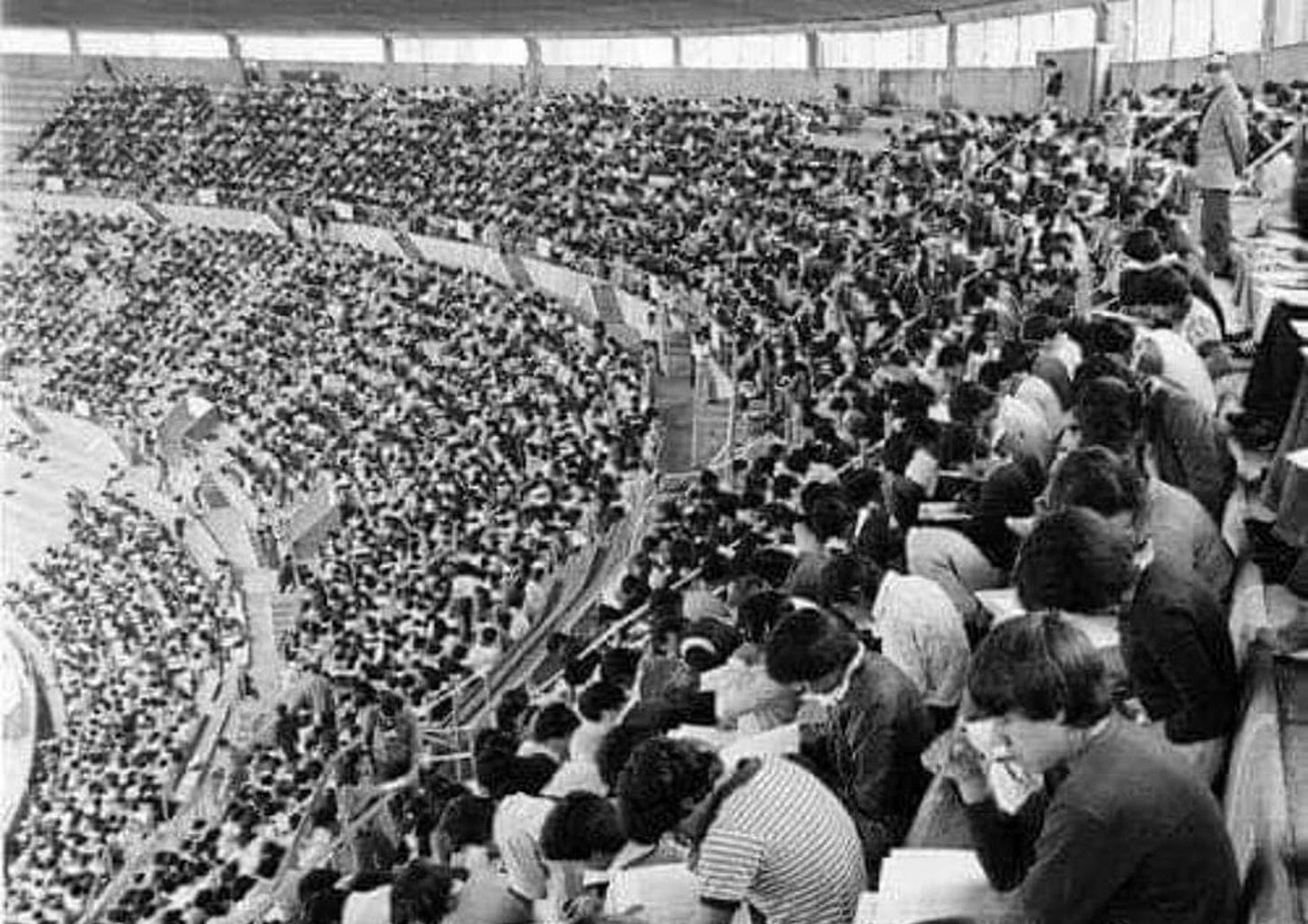Cuando el examen de ingreso a la UNAM se aplicaba en el Estadio Azteca -  México Desconocido